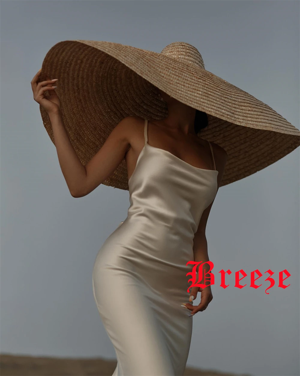 맞춤형 절묘한 샴페인 새틴 웨딩 드레스 우아한 Strapless 스파게티 스트랩 민소매 레이스 업 신부 가운