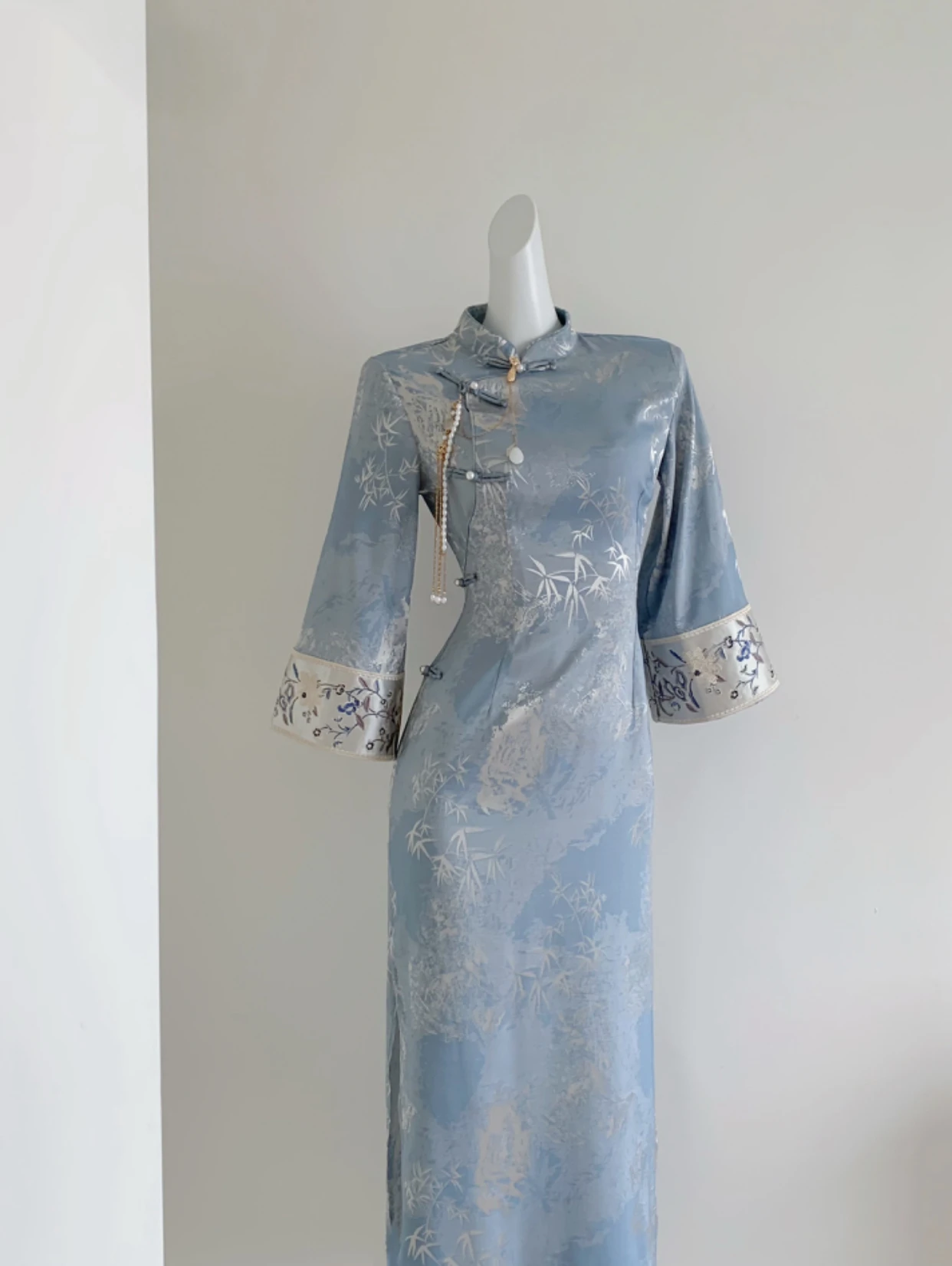 

New Chinese Sle Embroidered Slim Fit Long Qipao with Big Sves Gentle Student Sle Daily Wear Polyester Fiber ort Sve