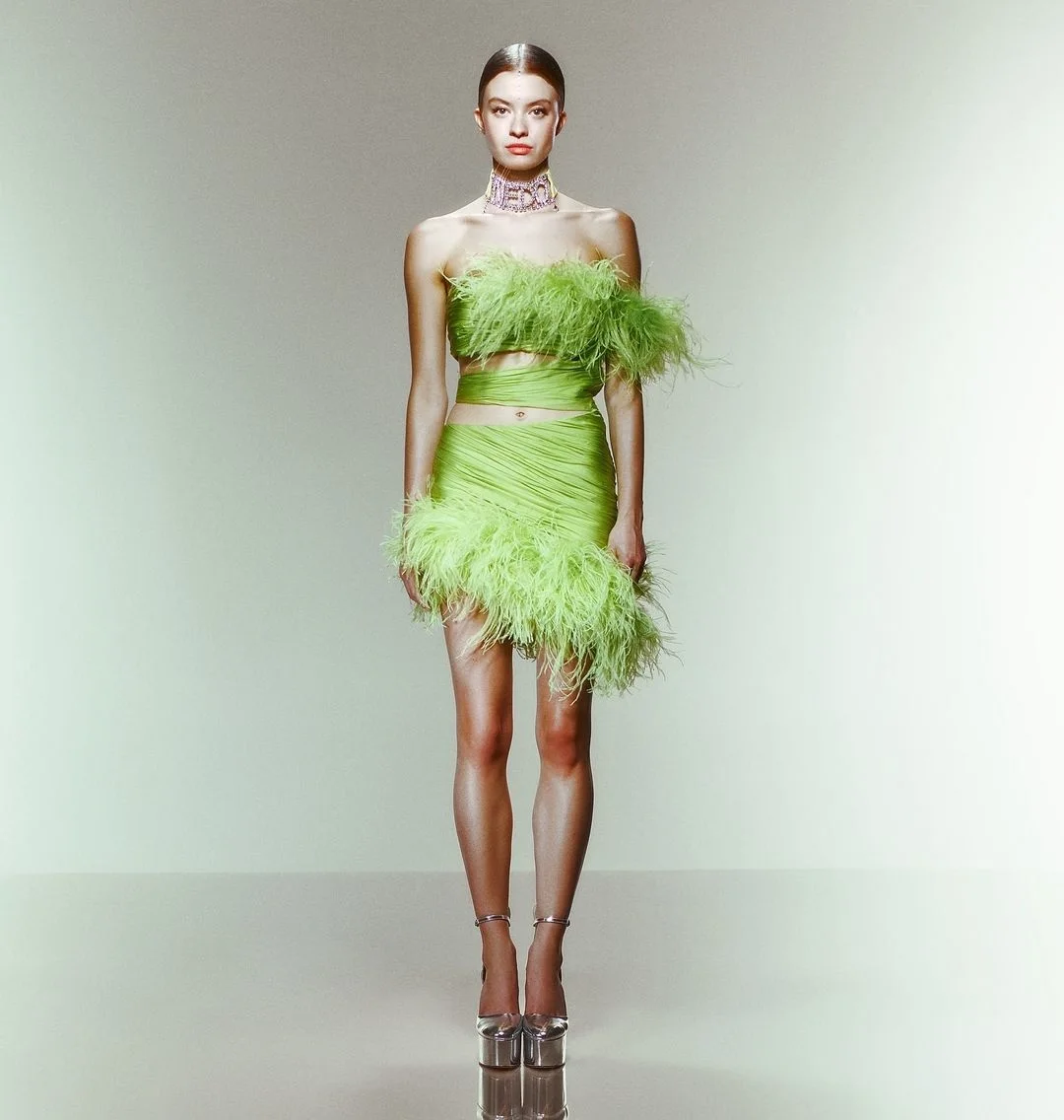 Green Silk Chiffon All Draped Prom Dresses with Ostrich Feather Spring Summer 2024 Collection Short Party Dress Robes de soirée