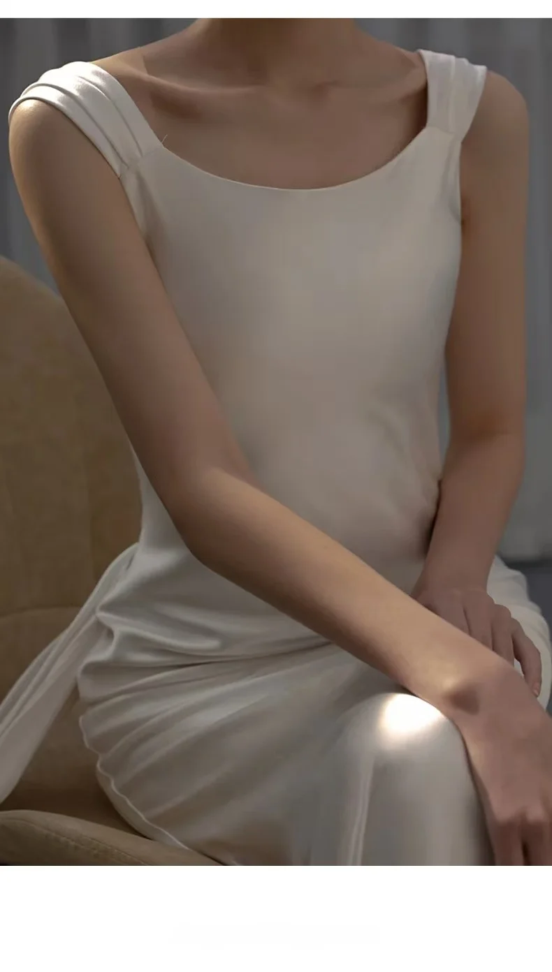 AdoreCustomized  design of the satin-stitched waist ribbon is sexy and charming, suitable for wedding and special occasion dress