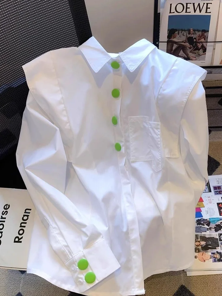 Modische Süße Weiße Bluse für Damen, Locker Geschnitten mit Langen Ärmeln, Knopfdesign, Niedliche Koreanische Casual-Bluse, Frühlings-Preppy-Stil, Süße Oberteile