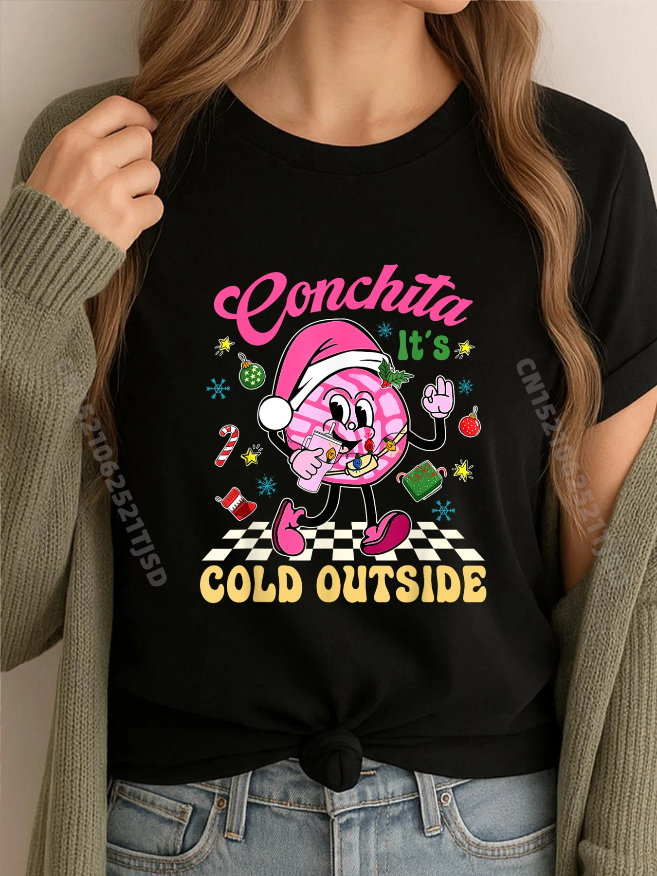 Conchita It Cold Outsid Concha Pan Dulce المكسيكي عيد الميلاد Camisetas السنة الجديدة 2025 شعار