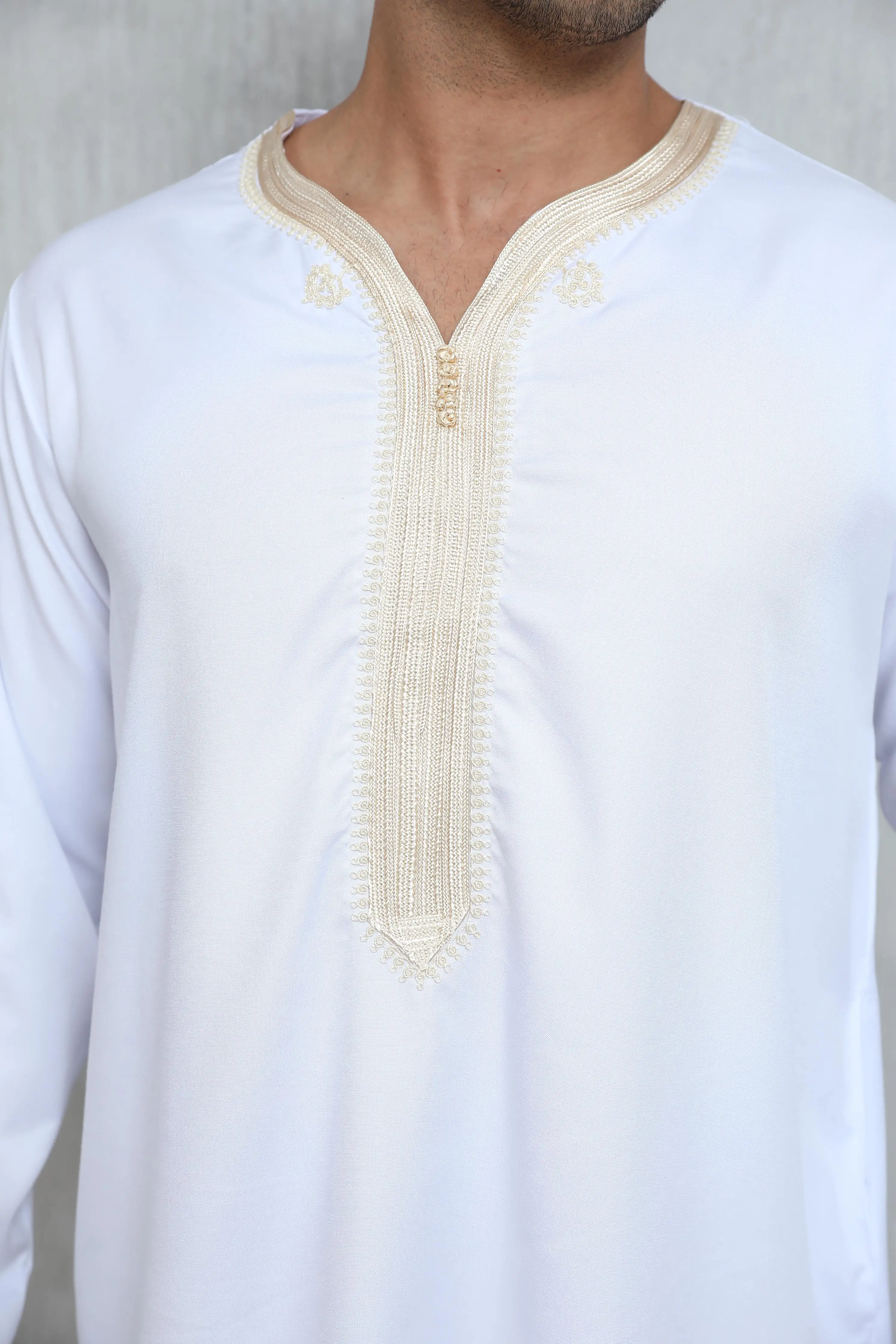 رداء مطرز متباين Jubbah للرجال قفطان عربي ملابس رجالية إسلامية ملابس حج للرجال فستان إسلامي للرجال المملكة العربية السعودية