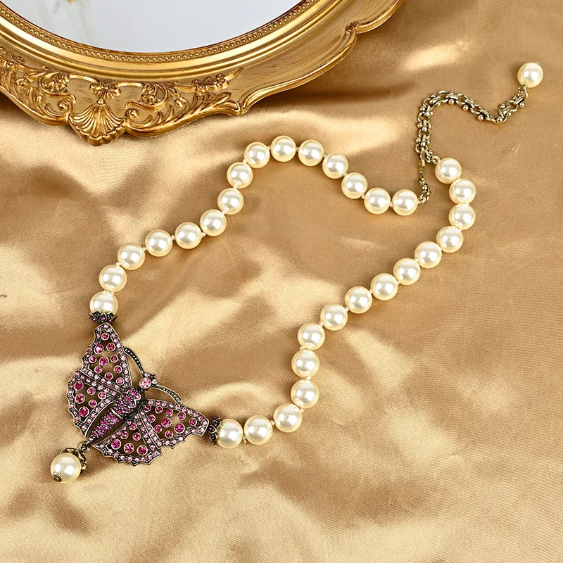 

Second-hand Butterfly Heavy-duty Pearl Necklace Second-hand Maillard Style Exaggerated Short Pendant Necklace