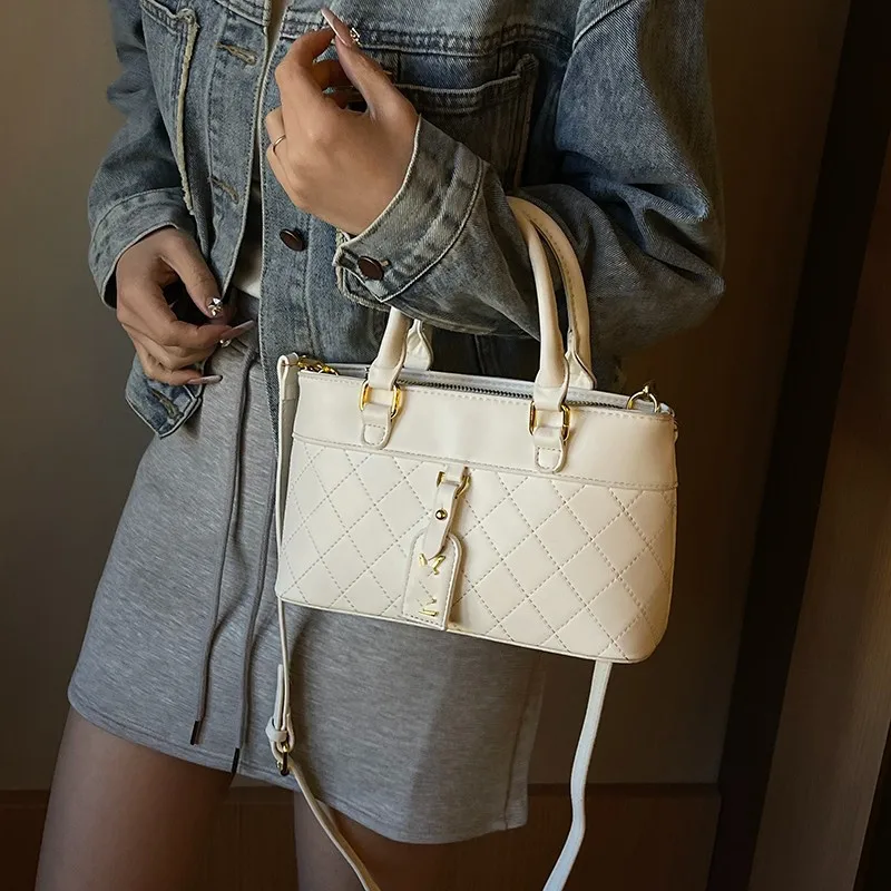 

2025 New Spring Women's Solid Color Spliced Canvas Bucket Bag Top Handle Crossbody Chic Versatile