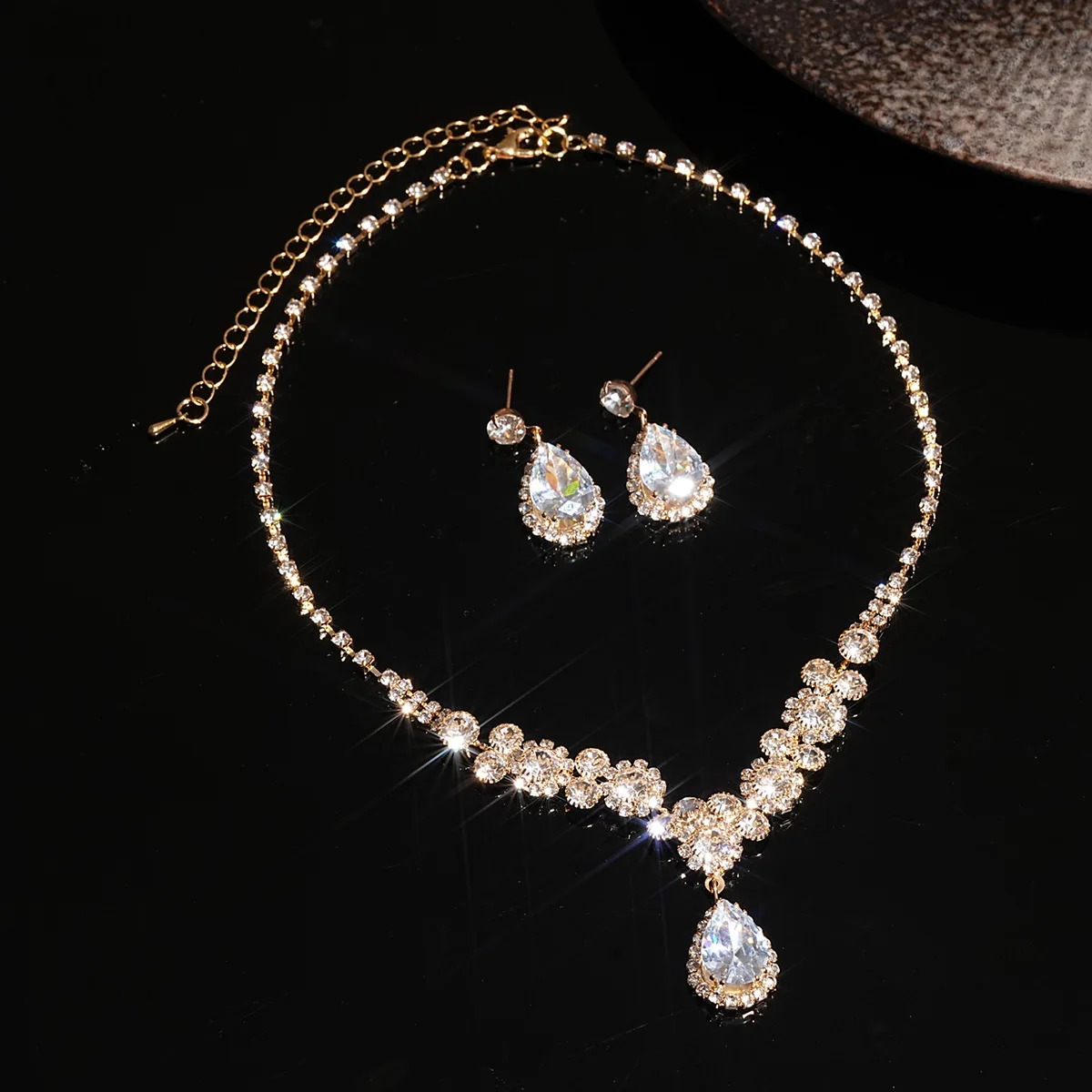 French cross-border diamond-encrusted water drop pendant earrings retro court style collarbone chain light luxury high-end jewel