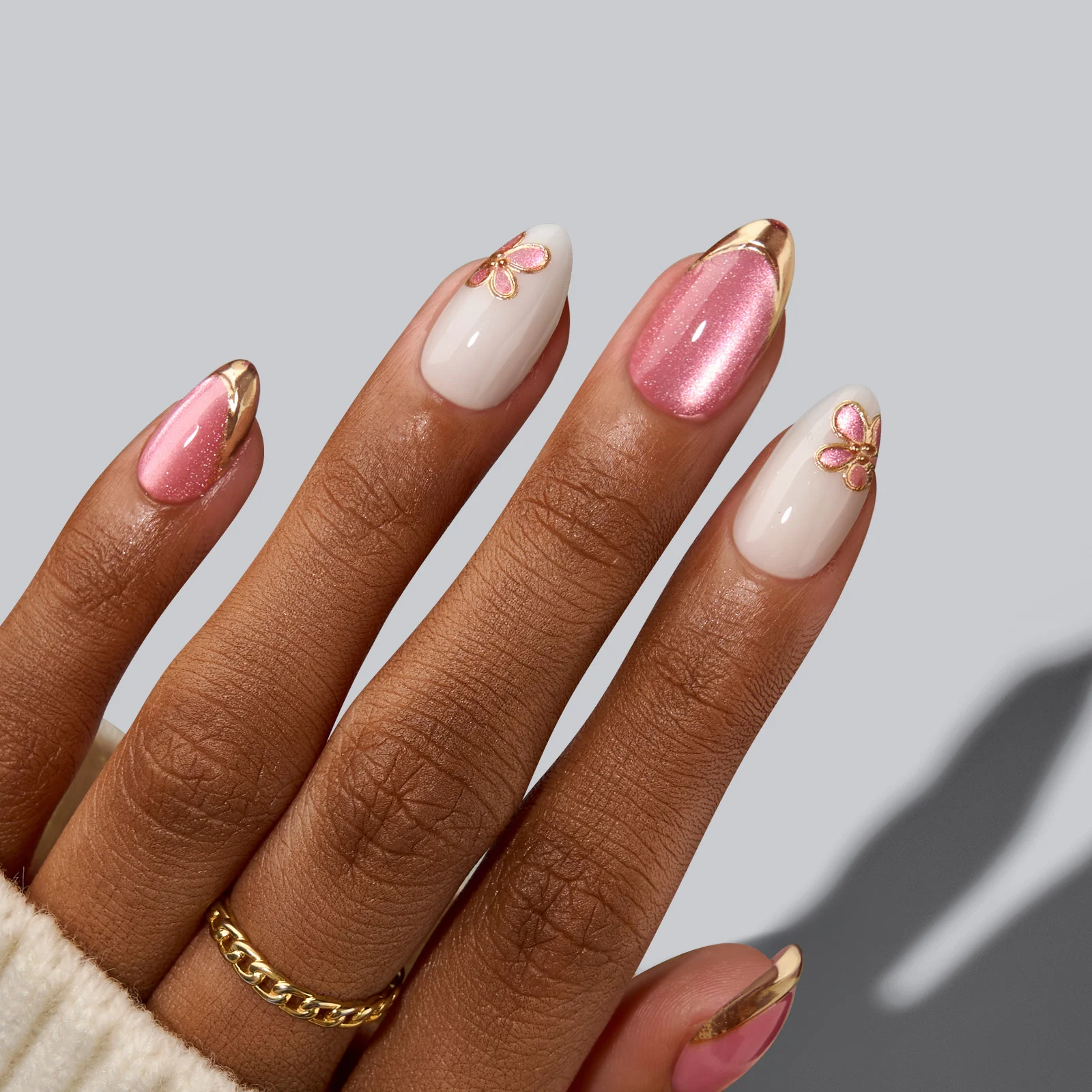 

Ladies' Favorite：Short Almond Pink Eye False Fake Nails Wholesale Soft Gel 3D Flower Spring French Design Press on Na