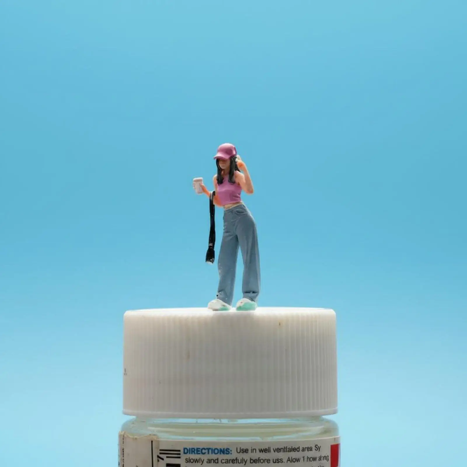 Resin Miniature Figure Realistic Woman Person Model 1 64 Scale Diorama Accessory for Street Decor and Photography Scene