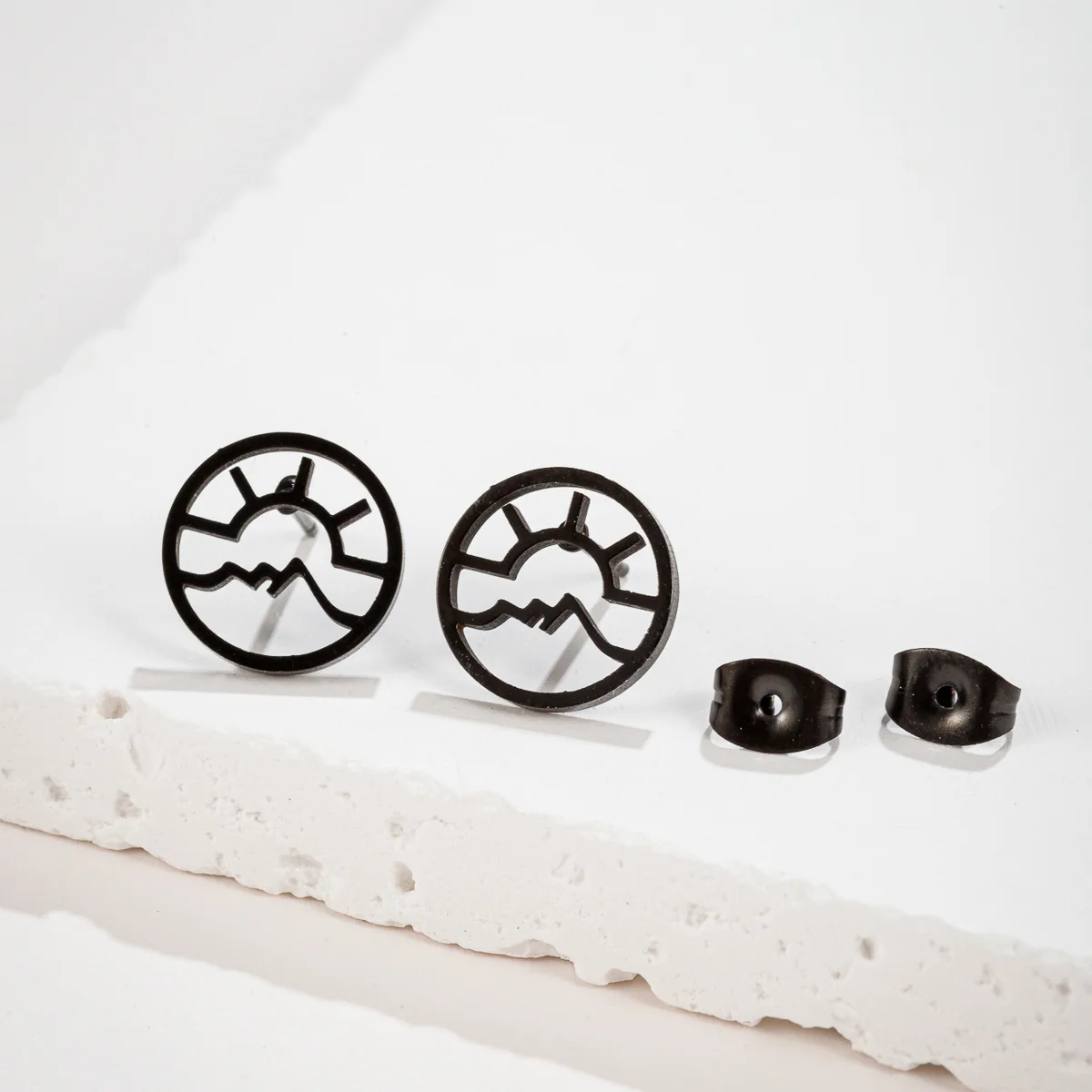 Black Punk Spike Sun Open Round Circle Earrings Women Ear Studs Gothic Wave Hill Stainless Steel Earings Jewelry Gift Accessory