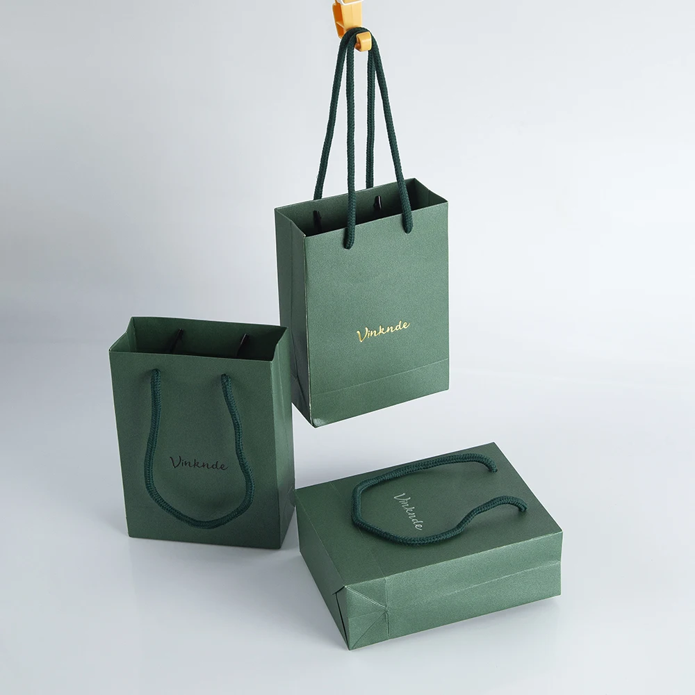 Custom Logo Luxury Portable Green Cardboard Gift Bag for Business Wedding Holiday Favors Wrapping Materials Tote Bag Wholesale