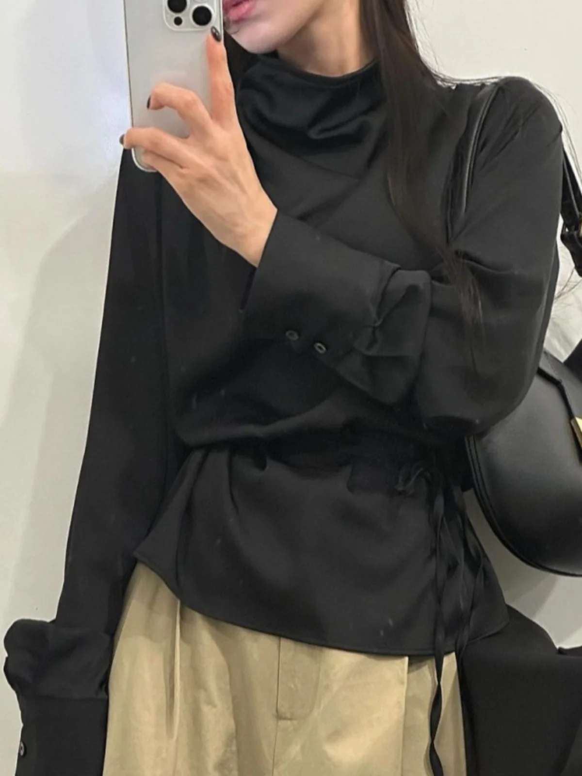 エレガントな早春のハイカラー長袖レディースシャツ痩身ウエストタイベースレイヤーホワイトトップ韓国スタイルバブルスリーブ