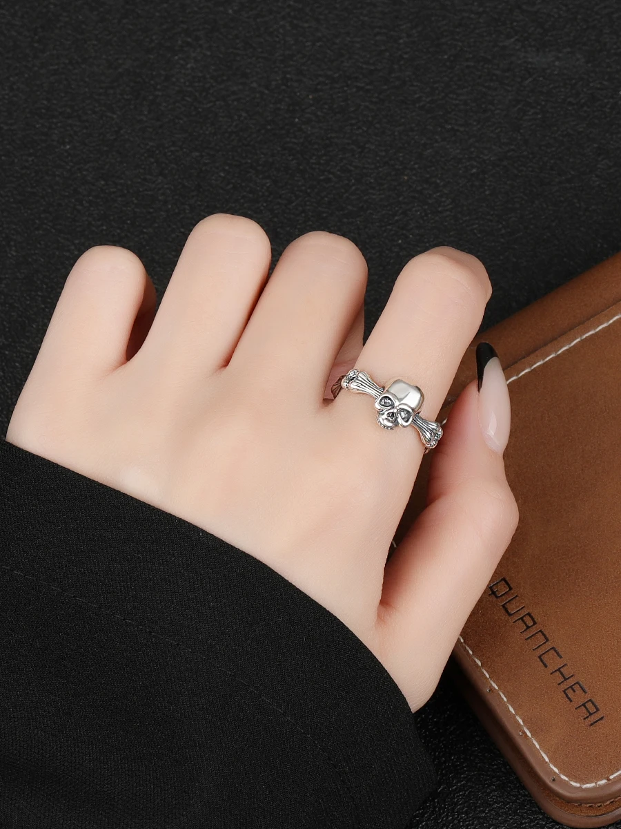 Cincin tengkorak keren trendi perak sterling 925 cincin terbuka angin Gotik gelap kepribadian pria dan wanita desain bunga Spesial