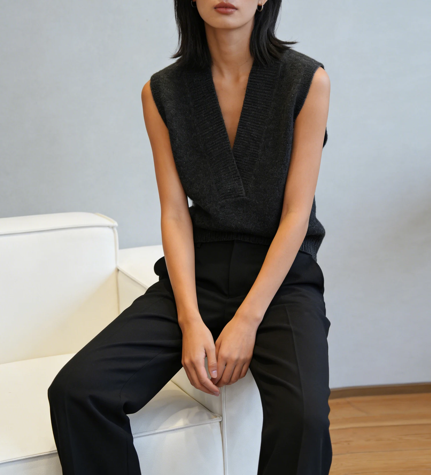 여성용 브이넥 프리미엄 그레이 니트 조끼, 루즈하고 슬림한 핏, 우아하고 패셔너블하며 출퇴근에 적합