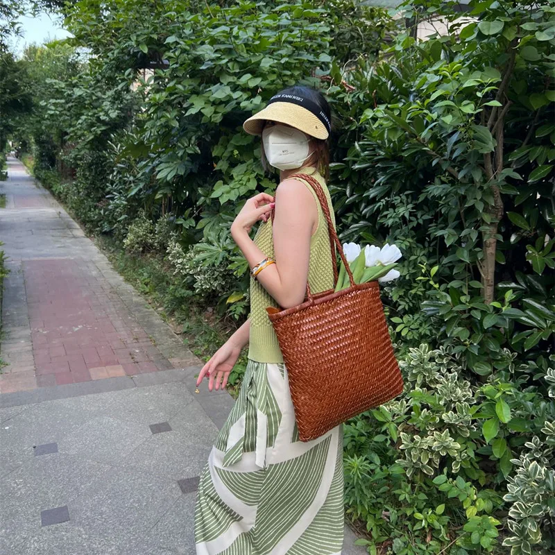 Retro leather woven bucket bag Single shoulder vegetable basket bag femaleJapanese top layer cowhide hand woven shoulder bag