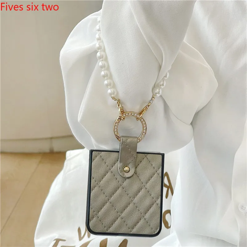 حافظة لهاتف سامسونج جالاكسي Z فليب 6 5 4 3 2 1 Flip6 Flip5 Flip4 غطاء مفصلي صلب لؤلؤ فاخر مع سلسلة