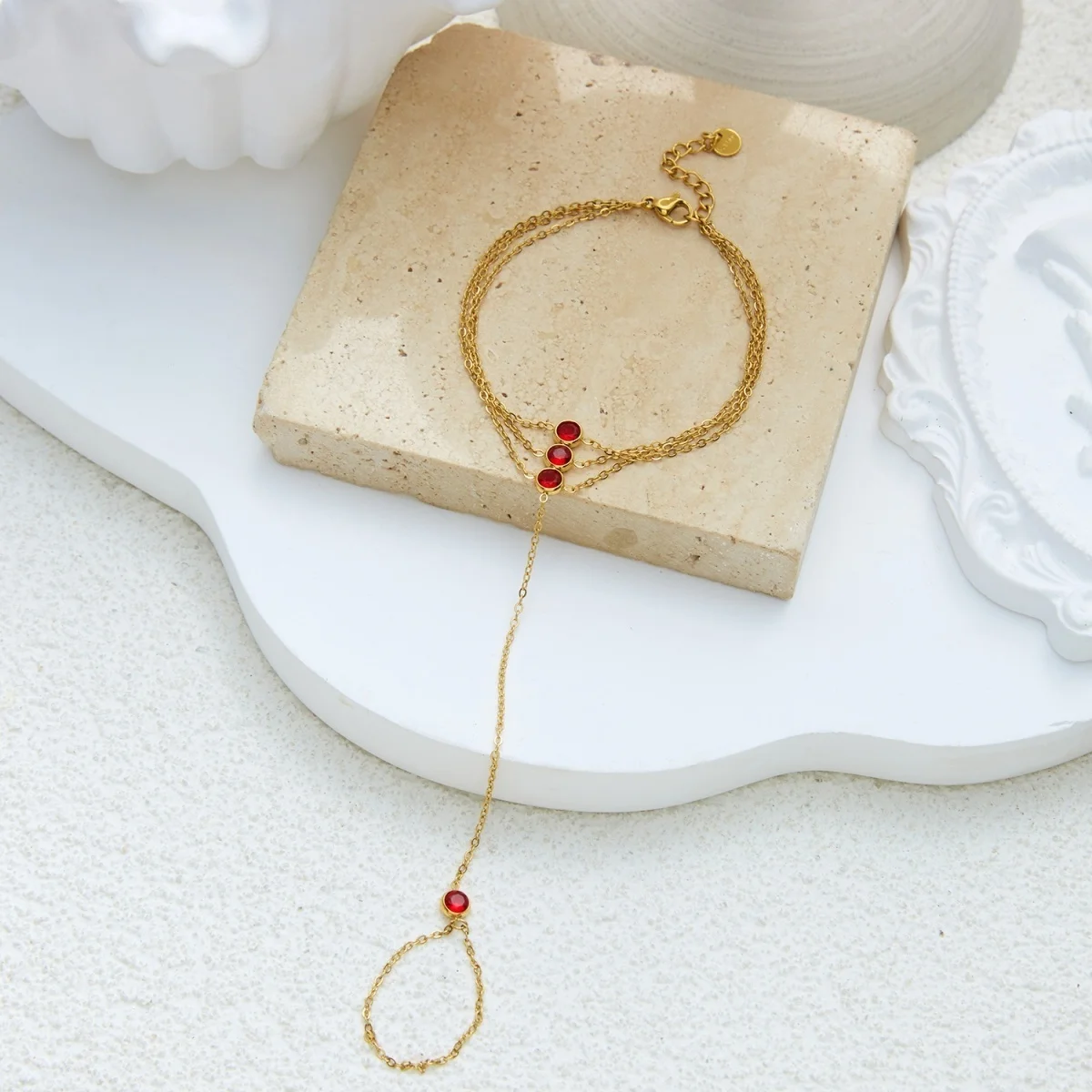 Edelstahlarmbänder mit roten Zirkonia-Steinen, dreischichtig, für Damen und Herren, runde Armreifen mit Strasssteinen, die Finger und Handgelenk verbinden, Party-Schmuck. – Detail 14