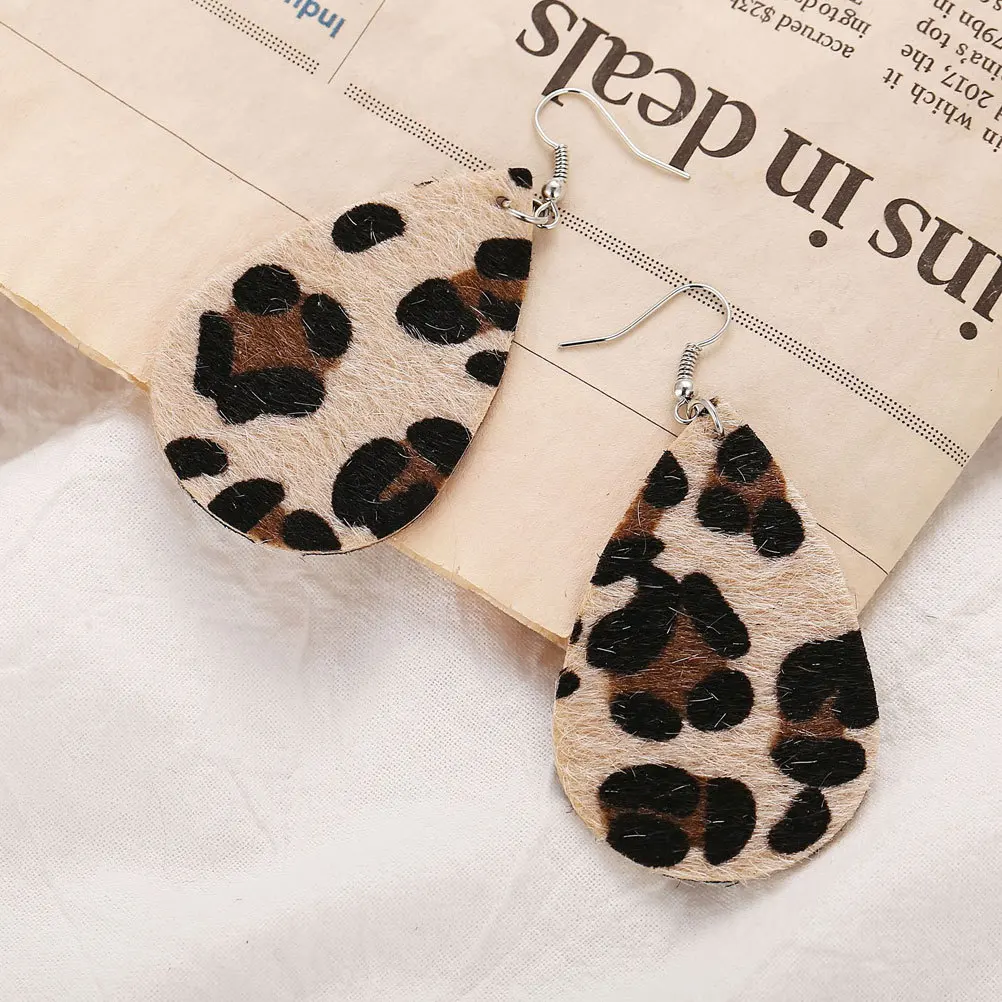 여성을위한 워터 드롭 레오파드 프린트 귀걸이 우아한 댕글러 드롭 모양 인공 보석 패션 이어밥