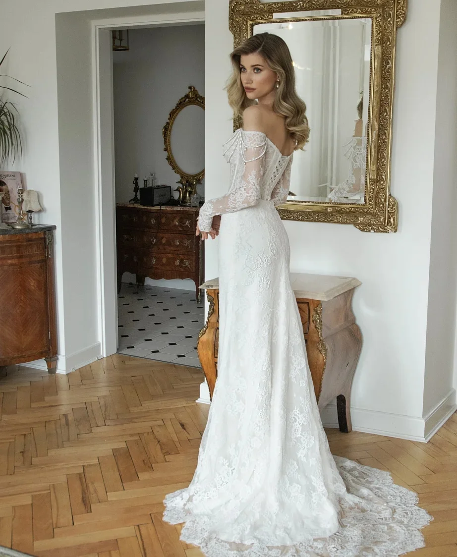 Princess-Style Off-Shoulder Lace Wedding Dress — Appliqué Strapless Long-Sleeve Bohemian Bridal Gown (Customizable)