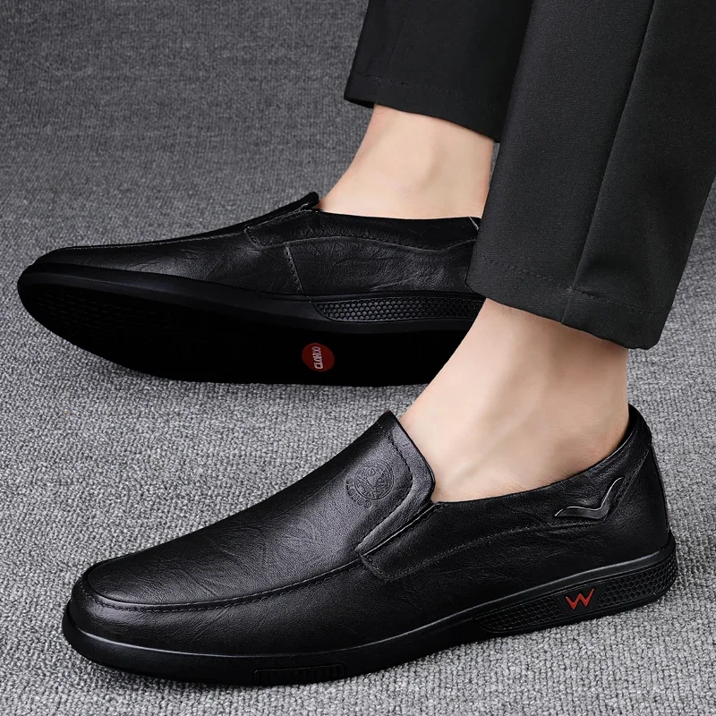 Fashionable men's handmade casual shoes, genuine leather men's loafers, outdoor comfortable and breathable men's shoes