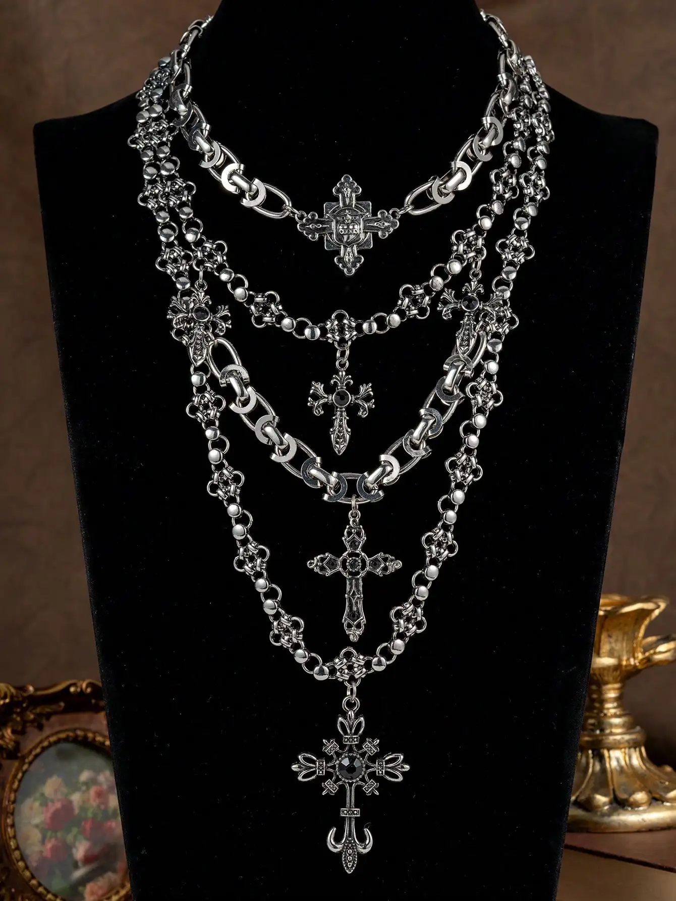 Vintage-Style Multi-Layer Cross Necklace, Gothic Dark Style Layered Design With Black Diamonds And Engraved Distressed Details, Suitable For Banquets, Parties, And Daily Commute, A Unique Gift Idea For Girlfriends And Best Friends