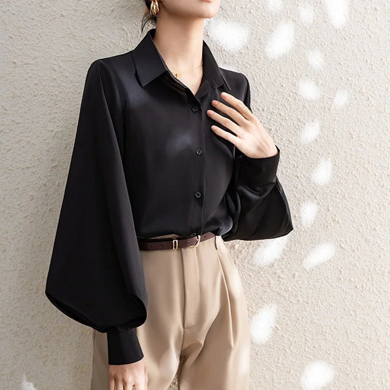 Camicia da ufficio moderna nera bianca Utilità coreana Chic con maniche a lanterna Abbigliamento minimalista