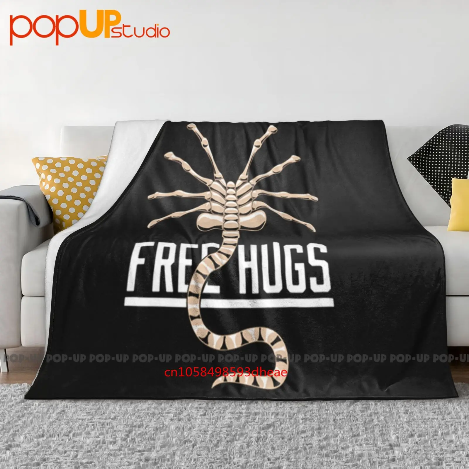 Hugs Aliens Facehugger Alien Sci Fi Ultra-Soft Blanket Quilt Winter Sofa Cover Bed Covers