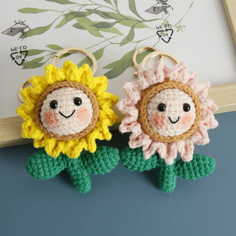 

Cute Smiling Sunflower Doll Crochet Keychain Knitting Flower Pendant Keyrings For Car Keys Accessories Creative Couple Keychain