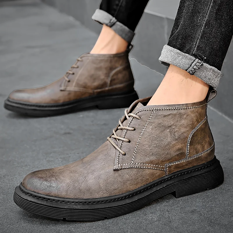 Fashionable men's casual boots made of soft leather, comfortable driving shoes for urban office daily men's walking boots