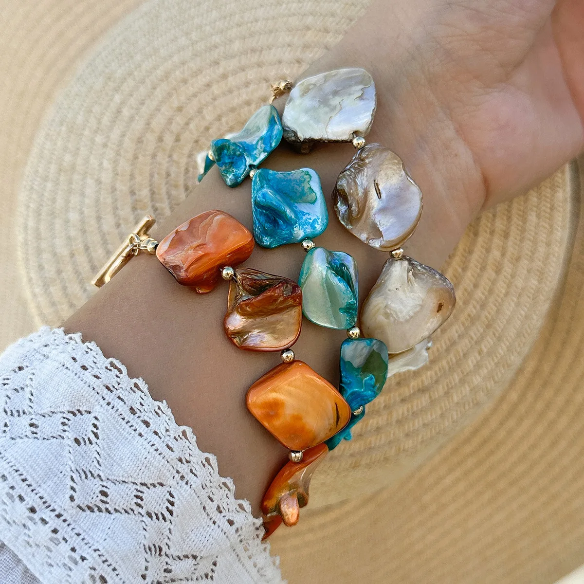 Boho Gold Color Metal Scallop Pendant Bracelet 2024 Women\'s Simple Color Stone Bead Bead Bead Girlfriend Fashion Beach Jewelry
