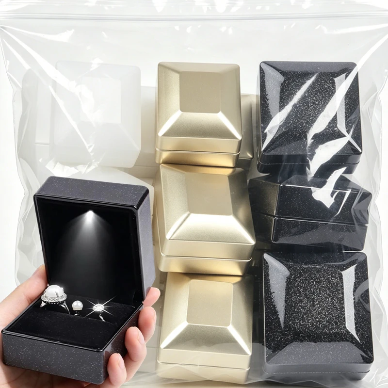 Luxury LED Jewelry Box Lighted Ring Pendant Jewely Display Case Rings Boxes Birthday Wedding Proposal Gifts Storage Women