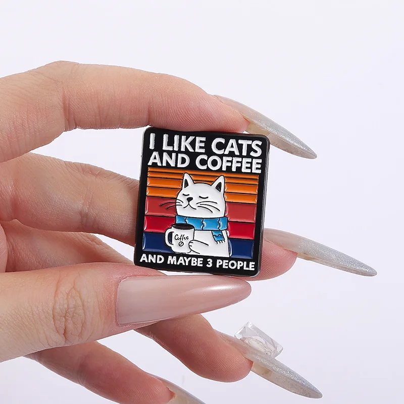 الكرتون الرسوم المتحركة القهوة القط المينا دبابيس مخصصة الحيوان دبابيس معدنية التلبيب شارات مضحك رائعة مجوهرات هدية للأطفال الأصدقاء