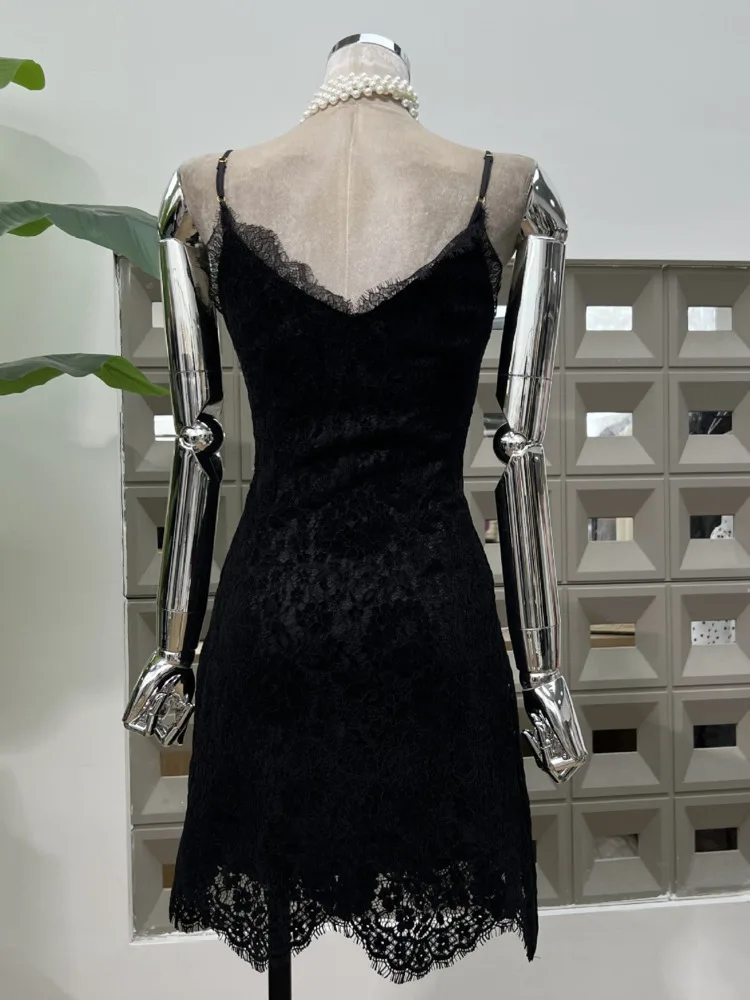 DFDG 2025 Primavera Estate Donna Lace Cut-Out Vintage Patchwork Abito con cinturino per spaghetti Abito firmato sexy sottile che definisce la vita