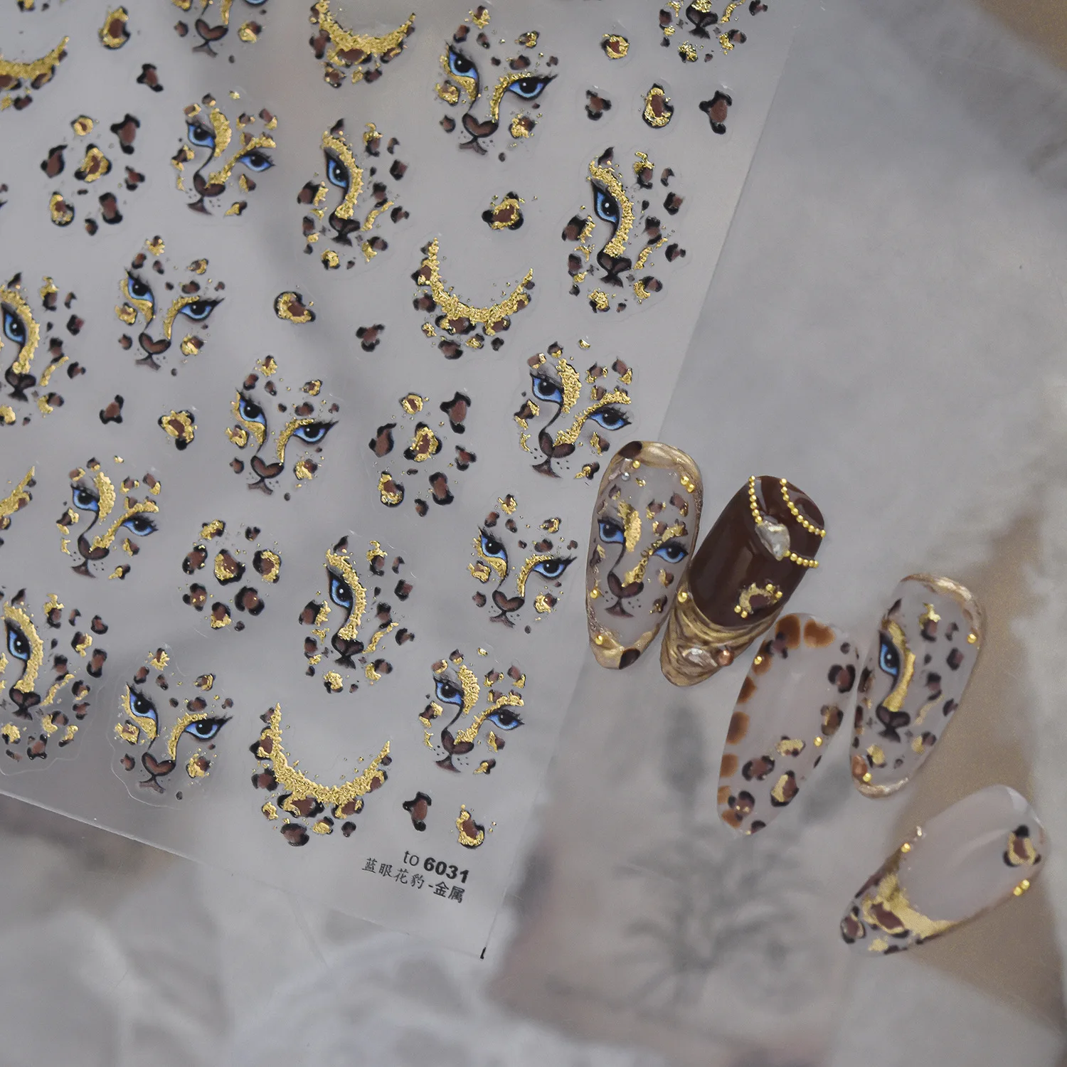 Goldfolie Leopard 5D Nagelkunst-Aufkleber Metall-Goldflakes Leopardenmuster Blaues Auge Panther Wildes Dekor Selbstklebende Retro-Maniküre