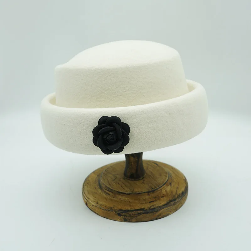 Women Flower Beret Hat Fascinator Wool Felt Hats Ladies Roll Up Brm Pillbox Hat Party Chuech Wedding Dress Derby Hats