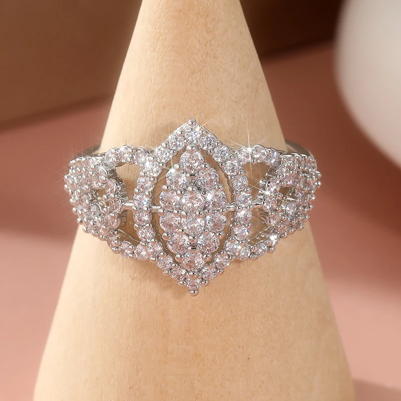 A Luxurious Women's Ring Set with Sparkling Synthetic Zircon, Elegant Commitment Ring, Women's Wedding Engagement Jewelry