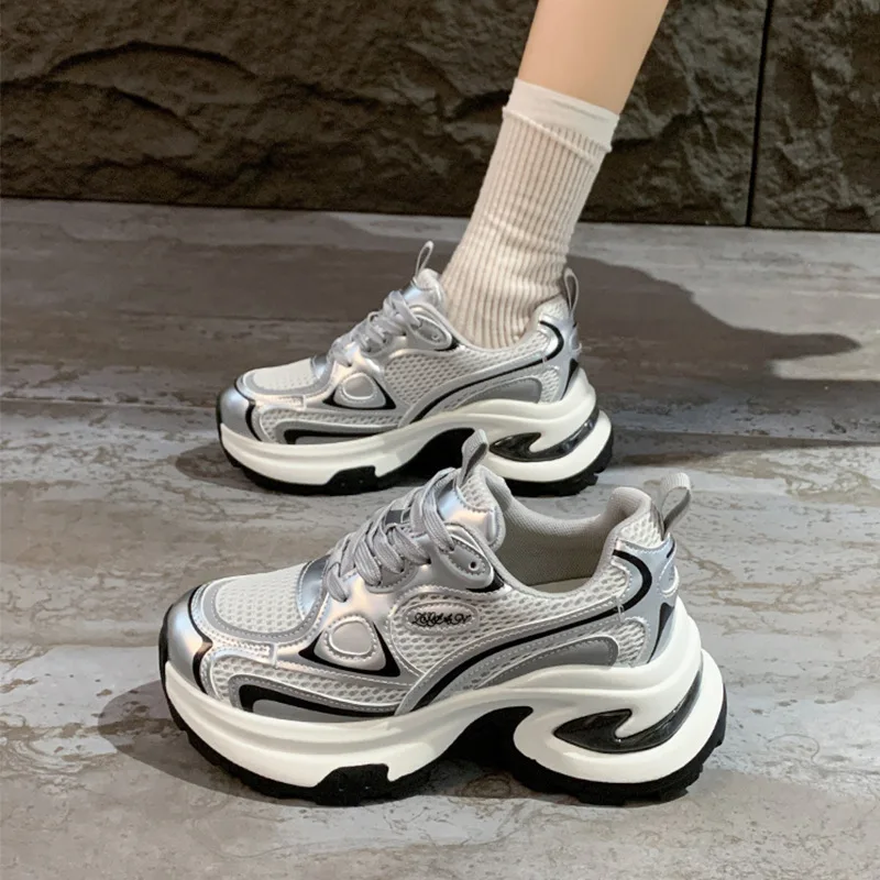 

Серебристые спортивные повседневные кроссовки 2025: Новинка осени, хит сезона, маленькие размеры, увеличивающие рост, универсальные, на толстой подошве, женские кроссовки в стиле «папины туфли»