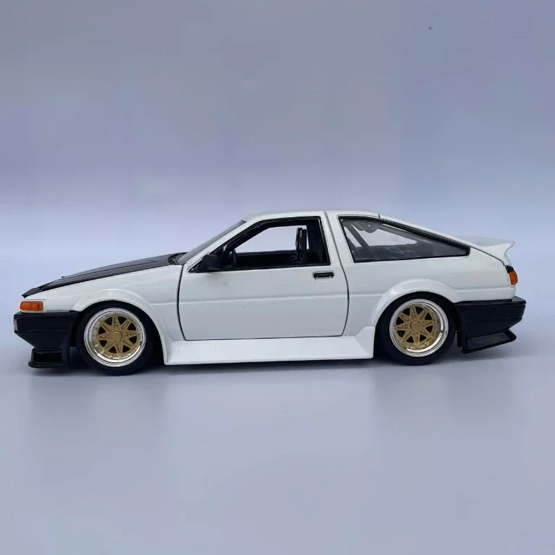 Jada 1/24 1986 Toyota trueno (AEE86) Auto in lega Fonde sotto pressione e veicoli giocattolo Modello di auto Modello in scala in miniatura per bambini