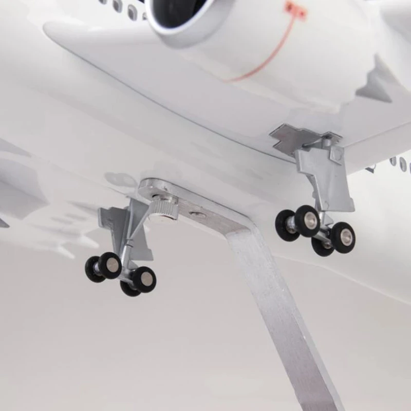 1:130 Scale 43cm 787 Boeing Aircraft Japan Air B787 Airplane Model Die-Cast Resin Aircraft Ornament with LED Lights