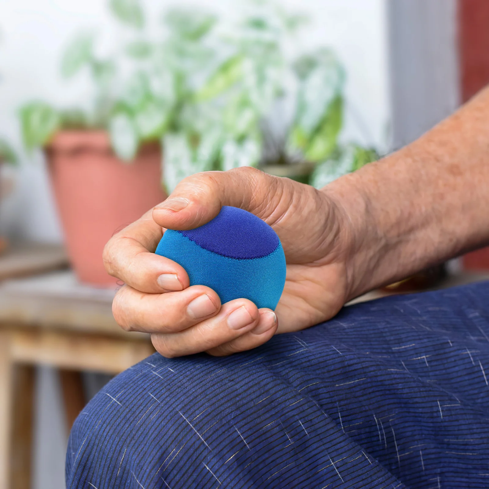 

Hand Grip Strength Trainer Mini Hand Exercise Ball Finger Strength Training Ball for Rehabilitation Finger Training Device for M