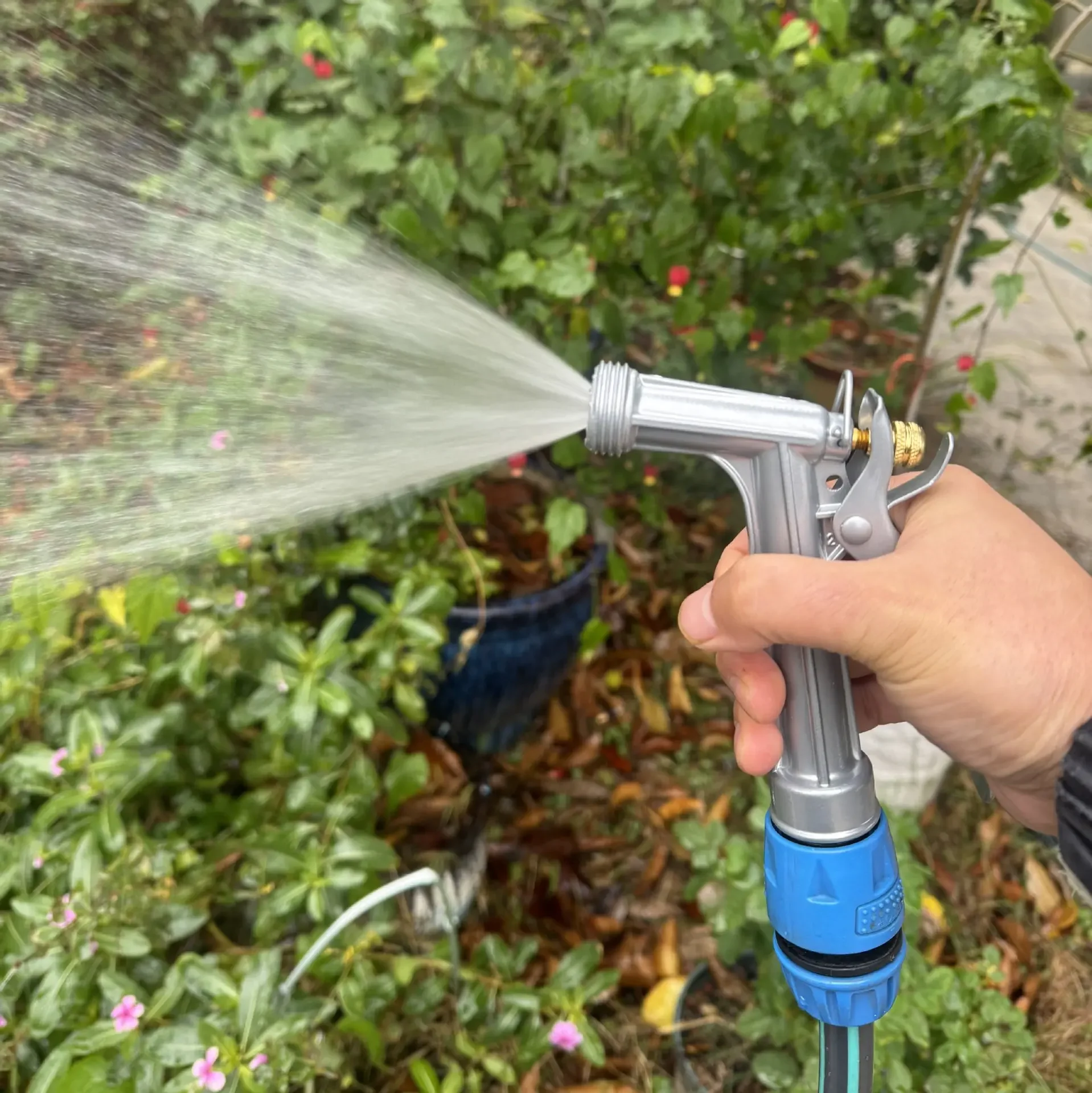 Solid Metal Portable Watering Sprayer with Threaded Front Adjustable Hose Nozzle for Watering Plants Washing Car Showering Pet
