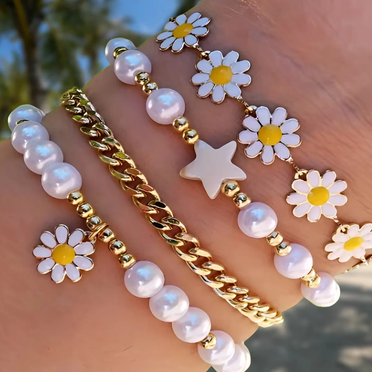4pcs Vintage Daisy Flower Pendant Faux Pearl Bracelet Set for Women Bohemian Beaded Enamel Star Stackable Hand String Jewelry
