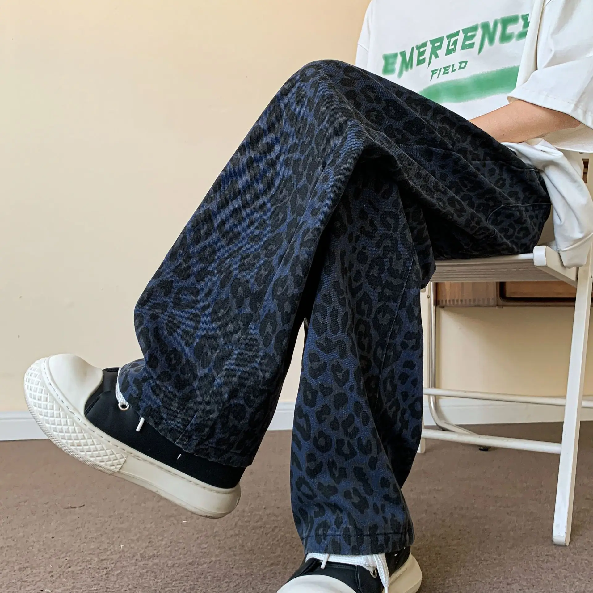 Рисунок 4 - Ретро нишевые джинсы с леопардовым принтом для мужчин