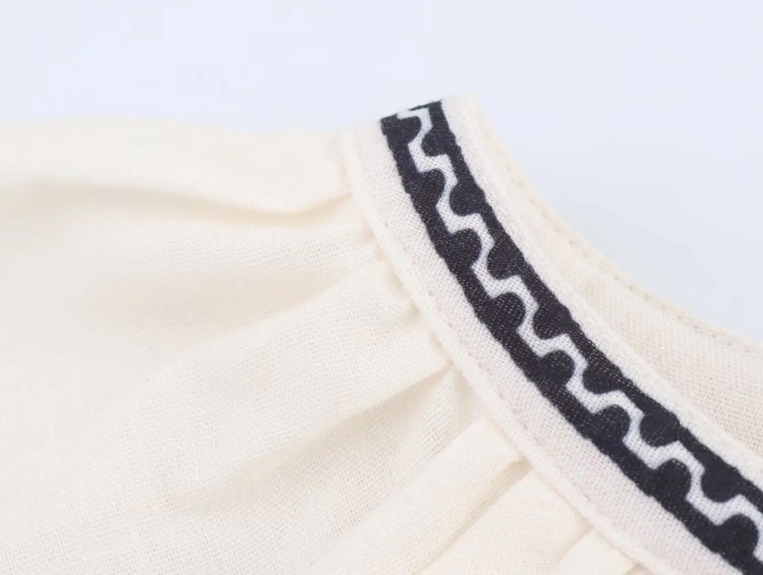 New French women's clothing with minimalist temperament style contrasting embroidered round neck long sleeve shirt for women