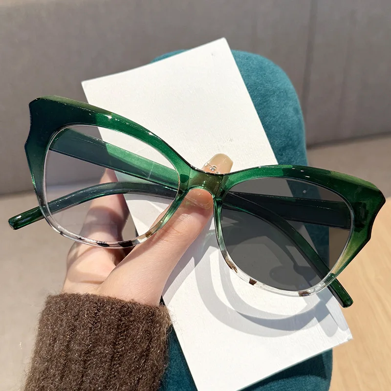 

Retro Cat-eye Photochromic Myopia Glasses Women Ultra-light Gradient Frames Fashion Anti-blue Light Minus Diopter Eyeglasses