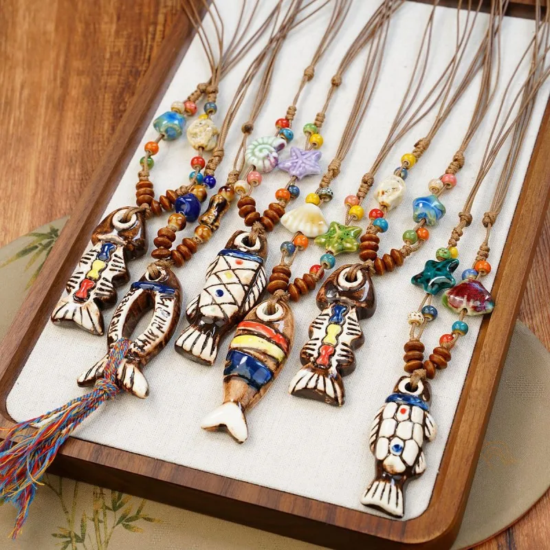 رسمت باليد السيراميك الأسماك سلسلة سحر القلائد تصميم فريد من نوعه قلادة على شكل سمكة صغيرة القلائد موضة القلائد سترة طويلة 2026 #1