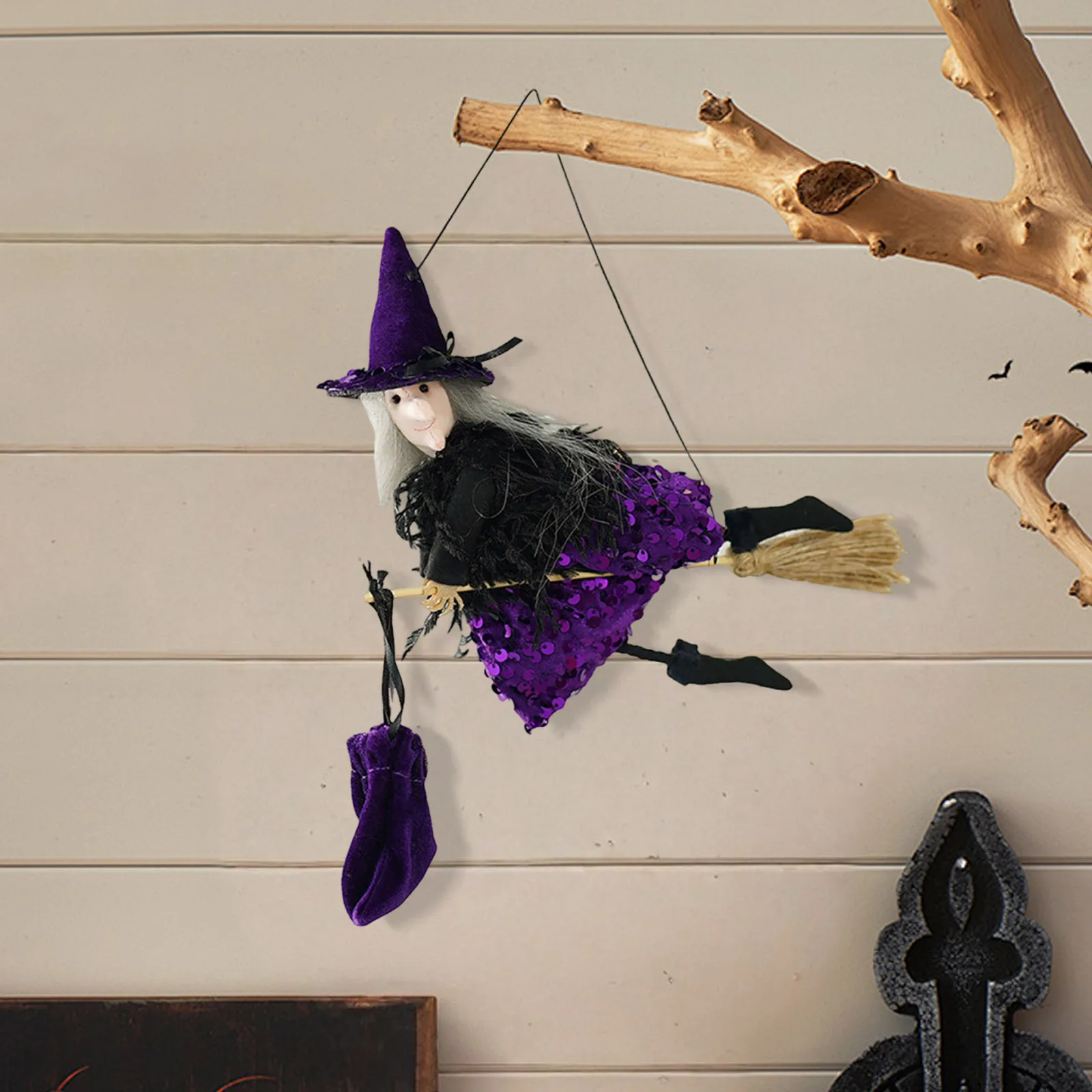 Dekoracje Halloweenowe Wisiorki Wiedźmy Małe Wisiorki Wiedźmy Dekoracje Domowe i na Imprezy Dekoracja Halloweenowa Wisiorek z Wiedźmianą Miotłą