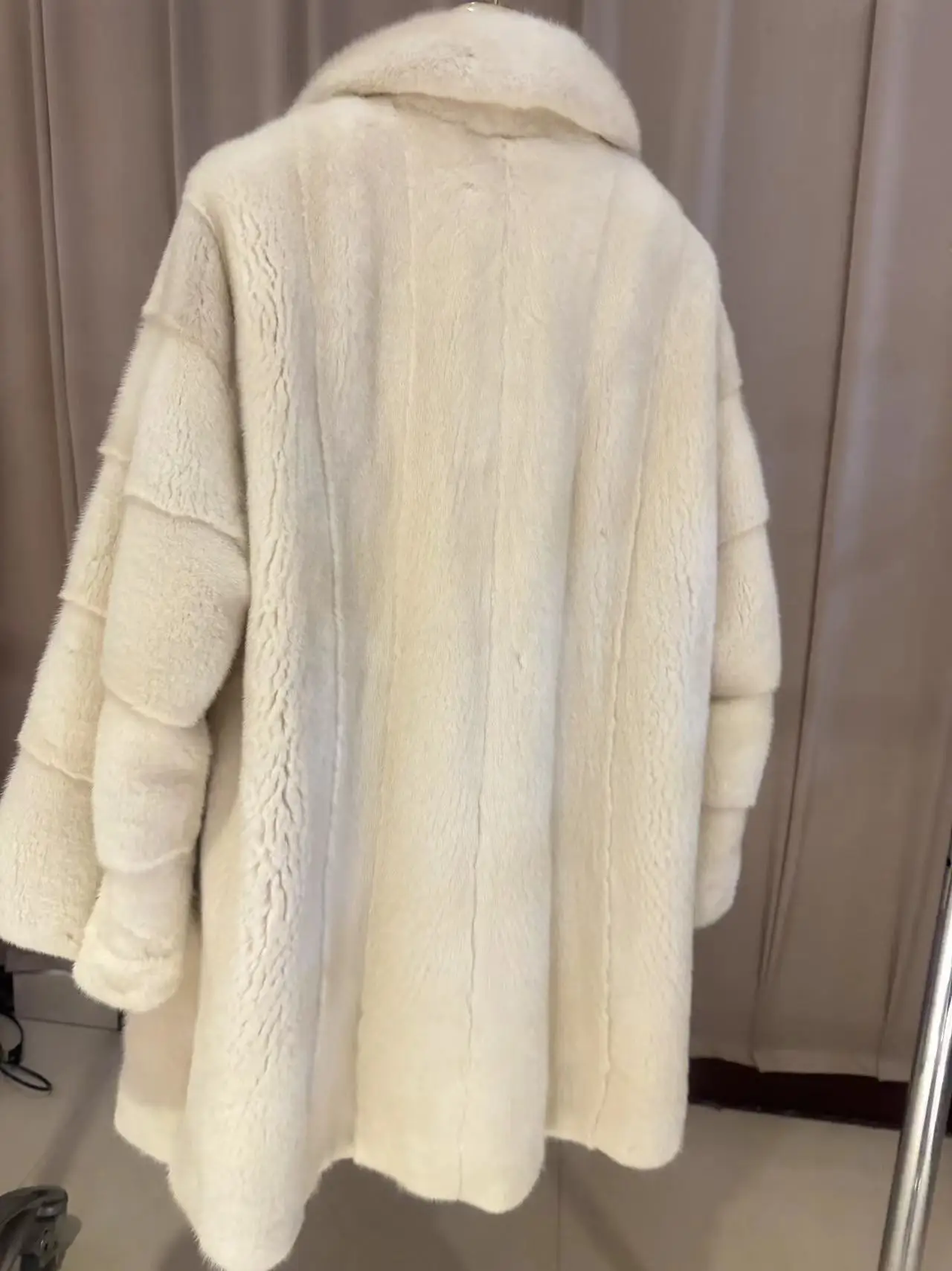 2024 new fashion winter thick warm luxury natural mink fur coat middle length  white color  high quality real fur mink coat