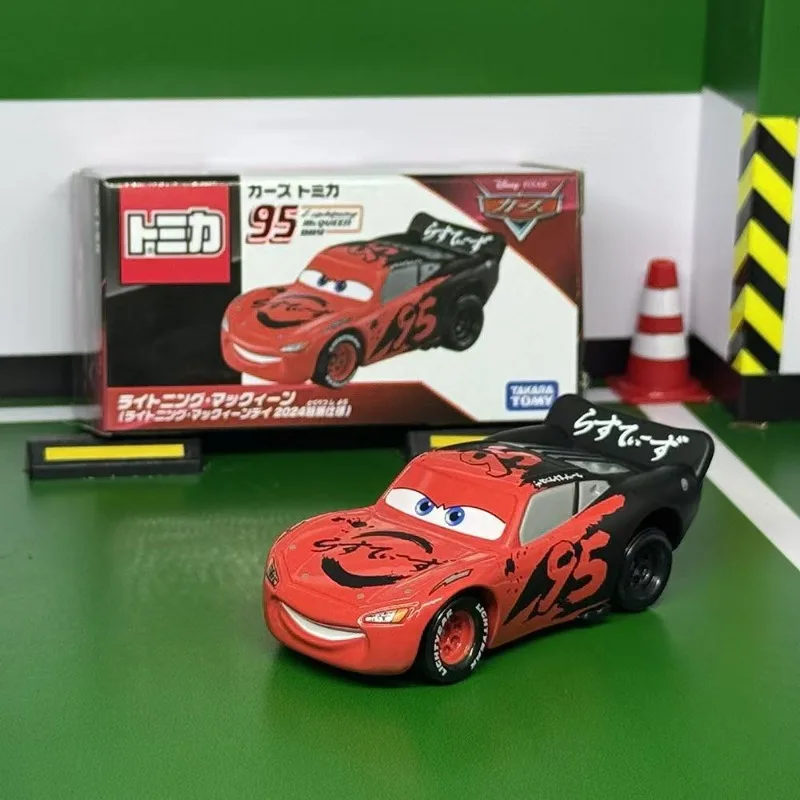 TAKARA TOMY Tomica Disney Lightning McQueen 2024 speciale editie legering speelgoedmotor gegoten metalen model jongens vakantie ornament cadeau