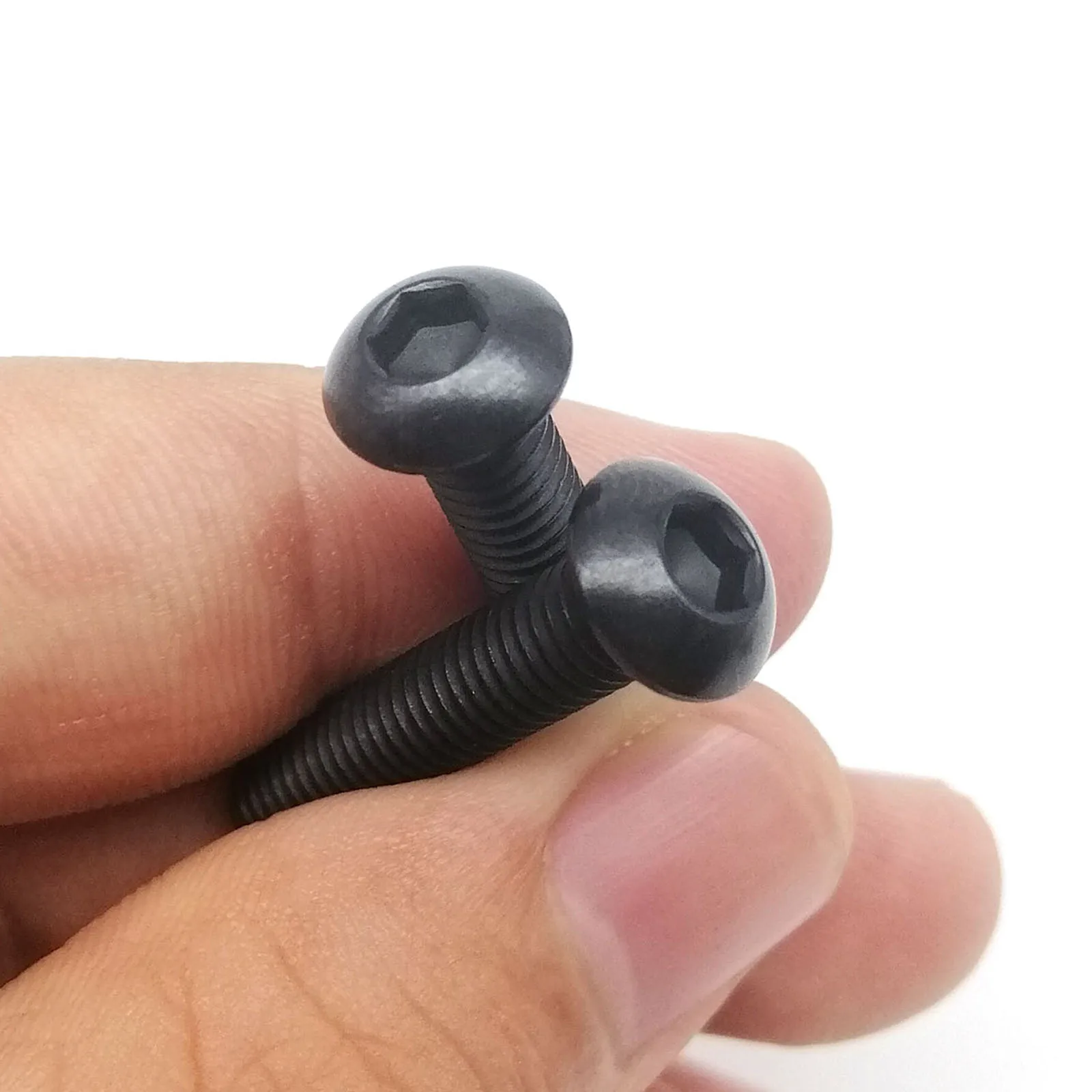 HZYUEGOU M1.6 M2 M2.5 M3 M4 M5 M6 M8 Schwarze Stahlschrauben der Güteklasse 10.9 ISO7380 mit Innensechskant und Rundkopf – Detail 3