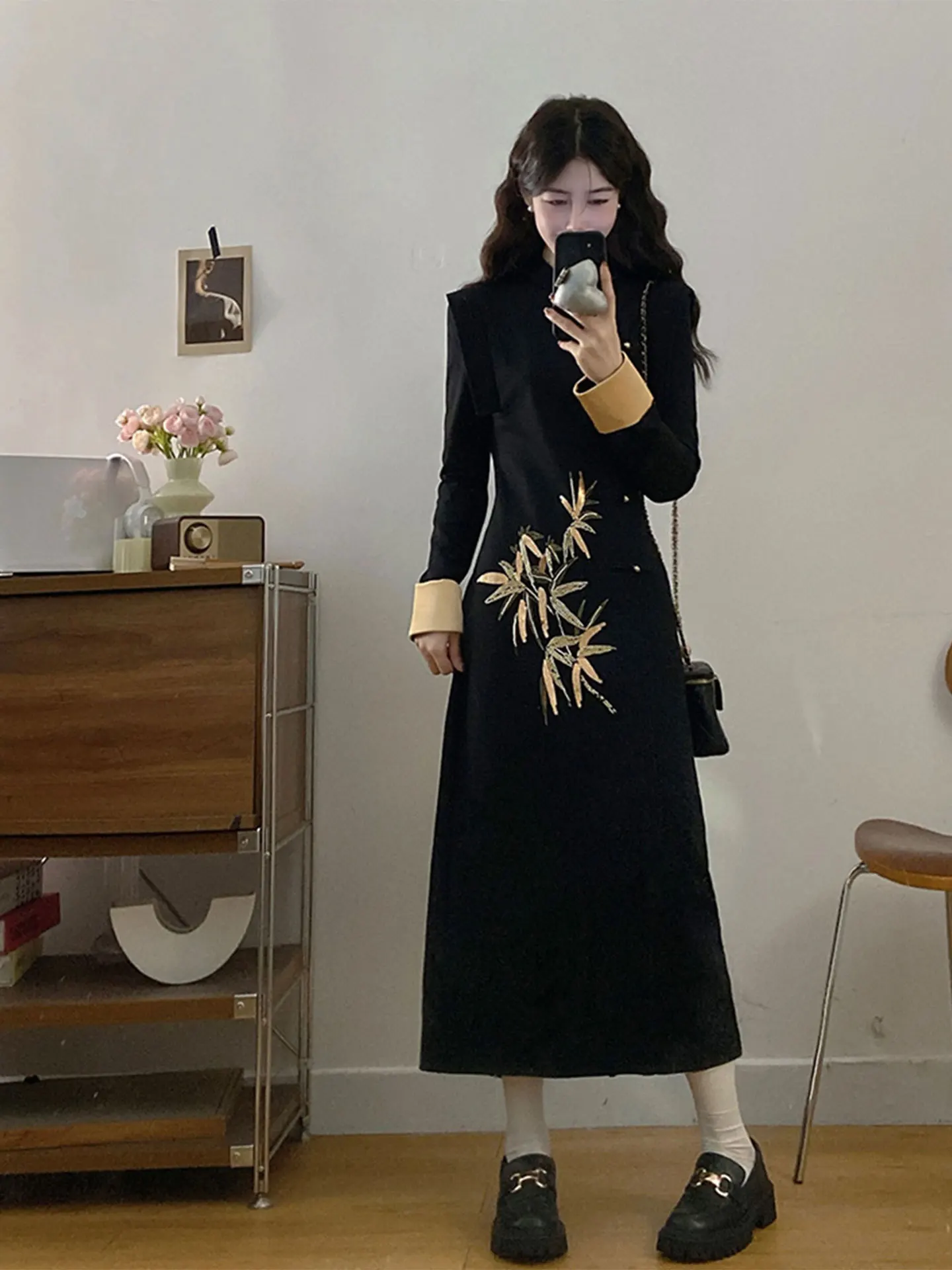 

New Chinese Sle Long Sve Qipao Dr Embroidered Large Size Women's Faionable Casual Mid-Length Bla Dr